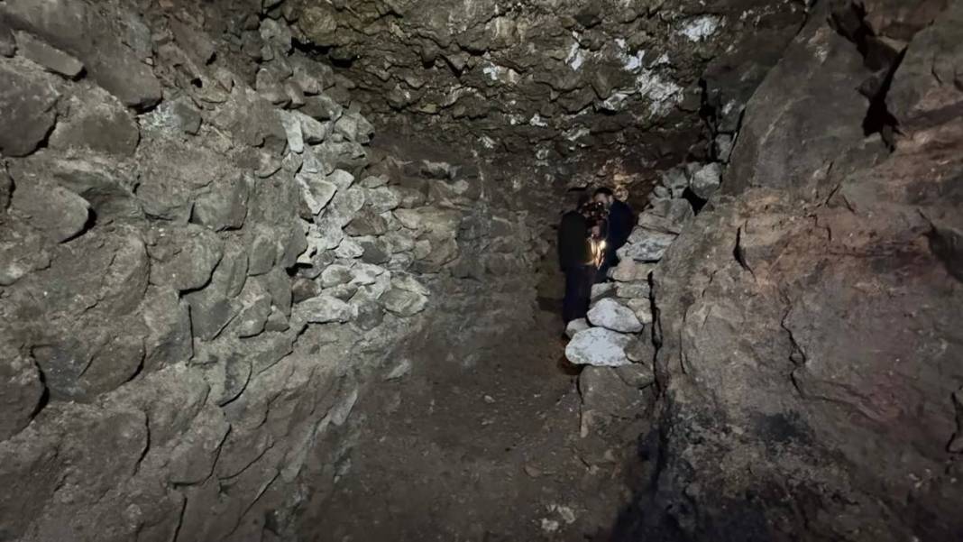 Türk bayrağı dikmek için toprağı kazınca şoke oldular! Kazdıkça yenisi çıkıyor. Yetkililer bölgeyi incelemeye aldı 15